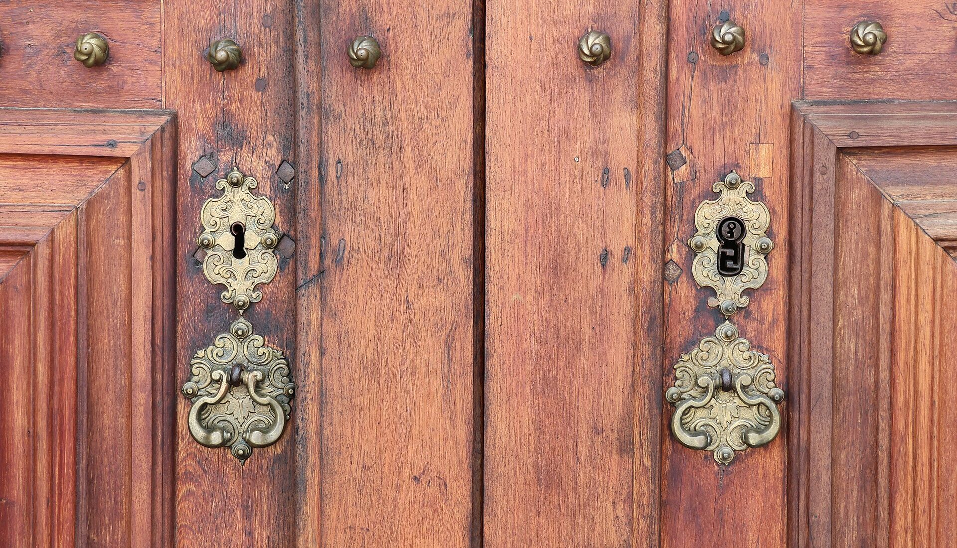 The library's portal in the Paço das Escolas