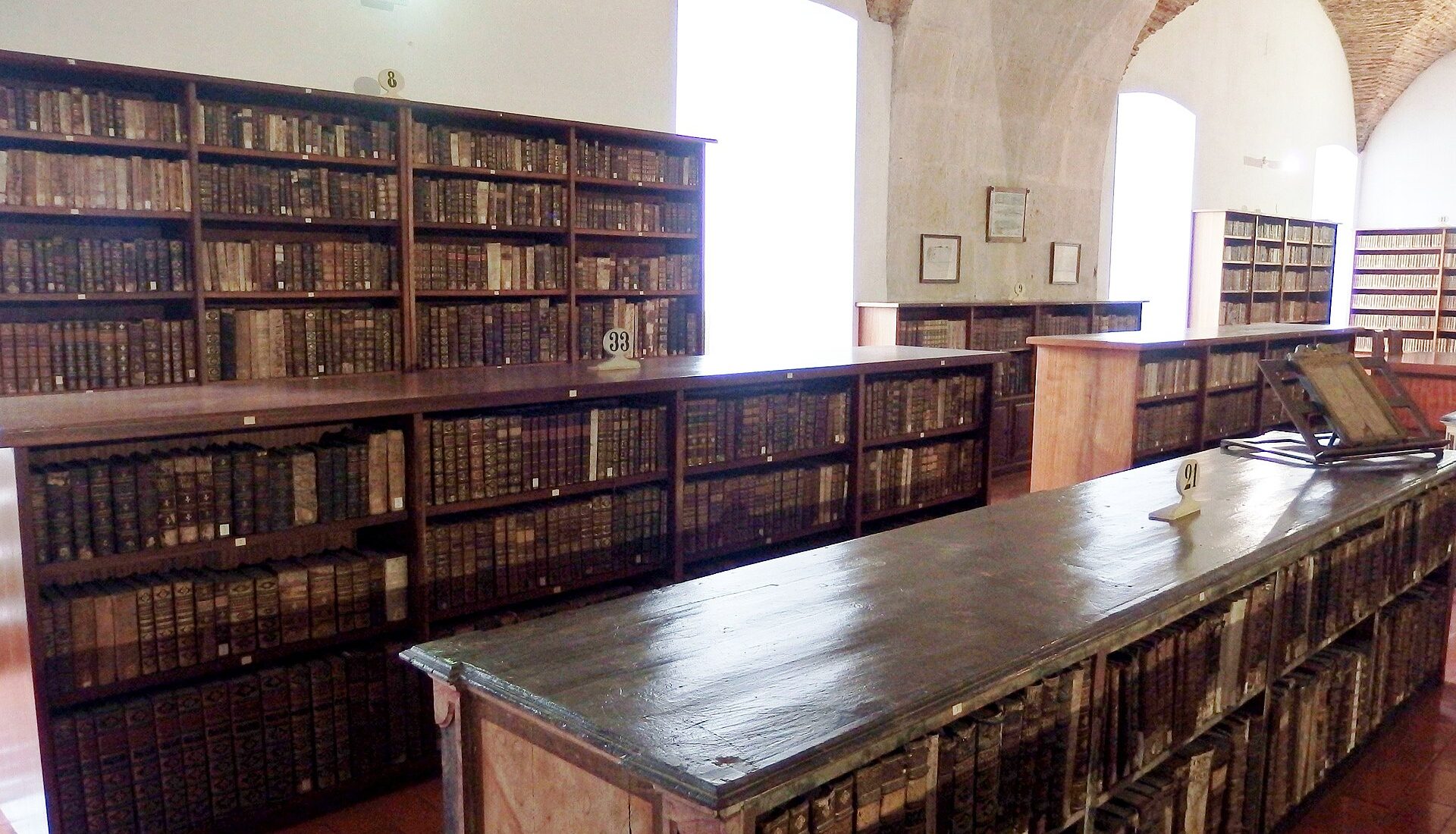 Book deposits on the middle floor